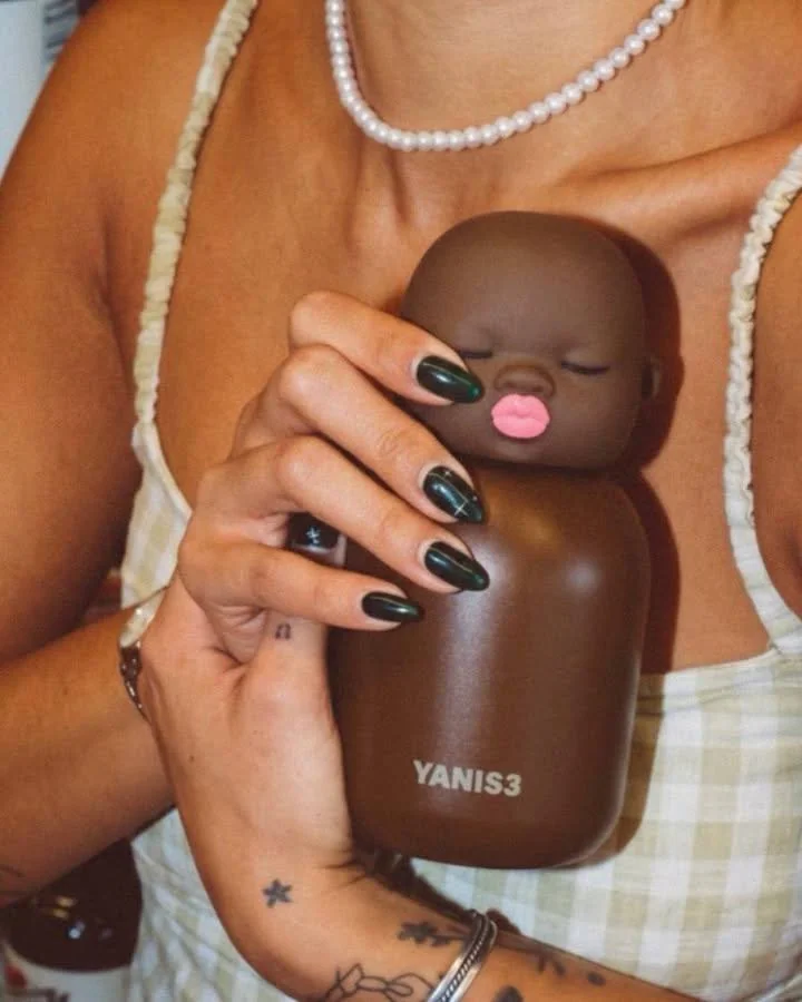 © YANIS3