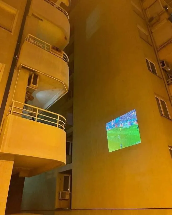 Потому что это должны увидеть все.