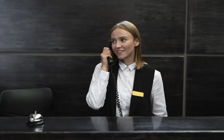 «Моя сестра, которая намного младше меня, работает в отеле, и она сказала, что однажды обслуживала кого-то известного. Она небрежно бросила: „Они играли в какой-то группе под названием Queen“».