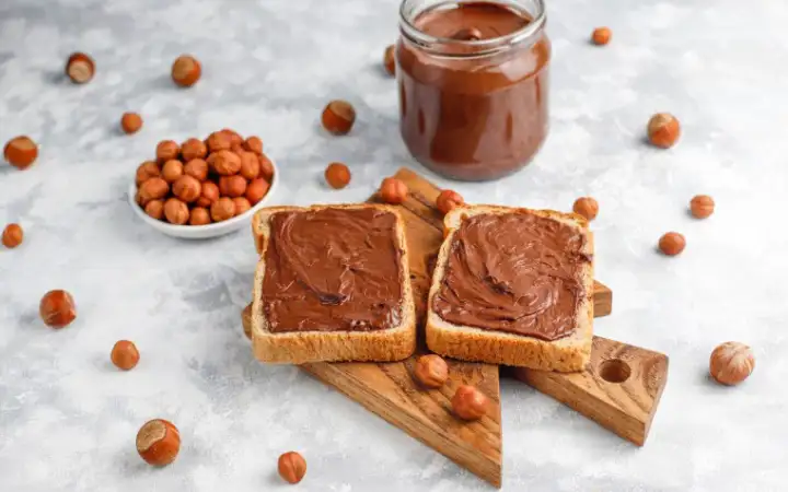 «Хлеб с нутеллой и сыром».