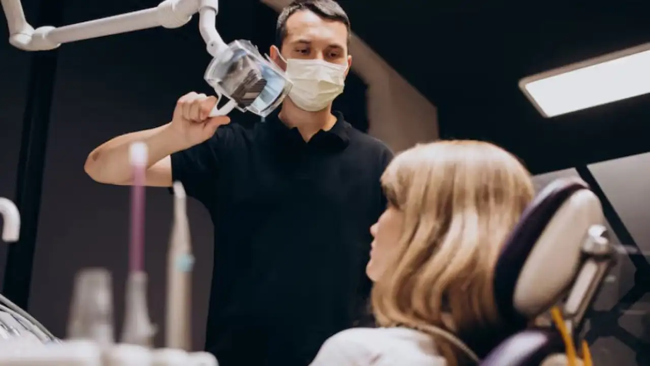 Осмотр у стоматолога.