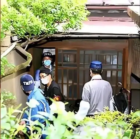 Момент обнаружения тела Согэна Като.