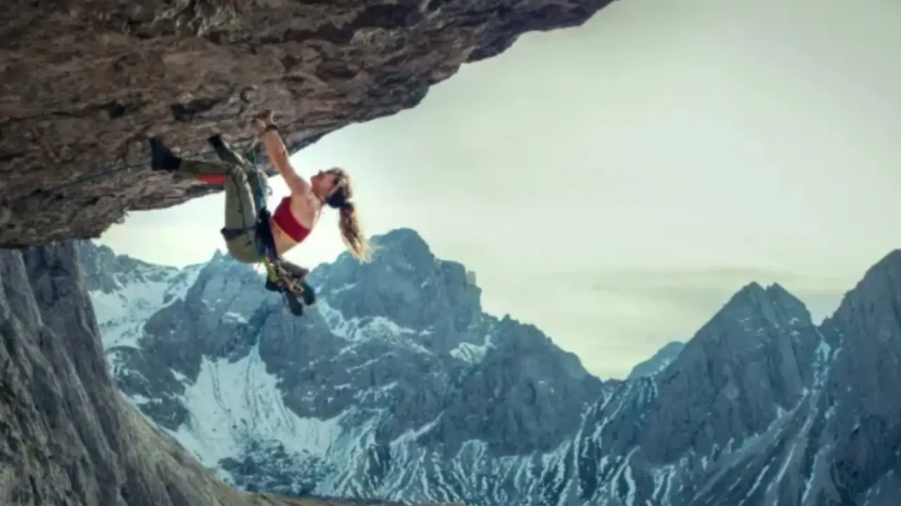 Кадр из фильма «Скалолаз 2».