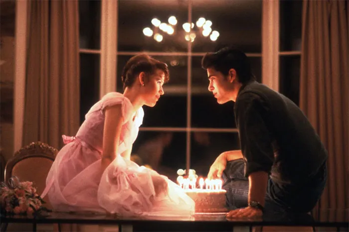 Майкл Шоффлинг, прославившийся ролью Джейка Райана в фильме «Шестнадцать свечей» стал столяром и теперь занимается производством мебели ручной работы.