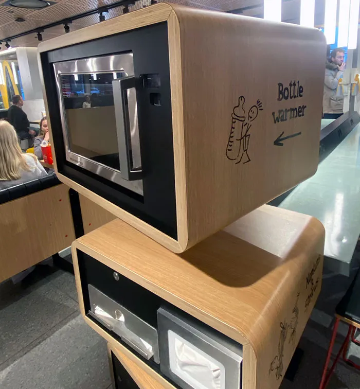 «В этом McDonald''s в Амстердаме есть микроволновая печь для подогрева детской бутылочки».