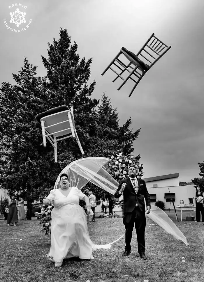 Когда стулья начинают летать, вы понимаете, что это легендарная свадьба.