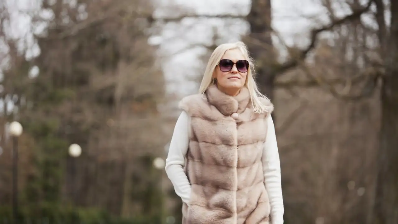 Куртка с меховой отделкой