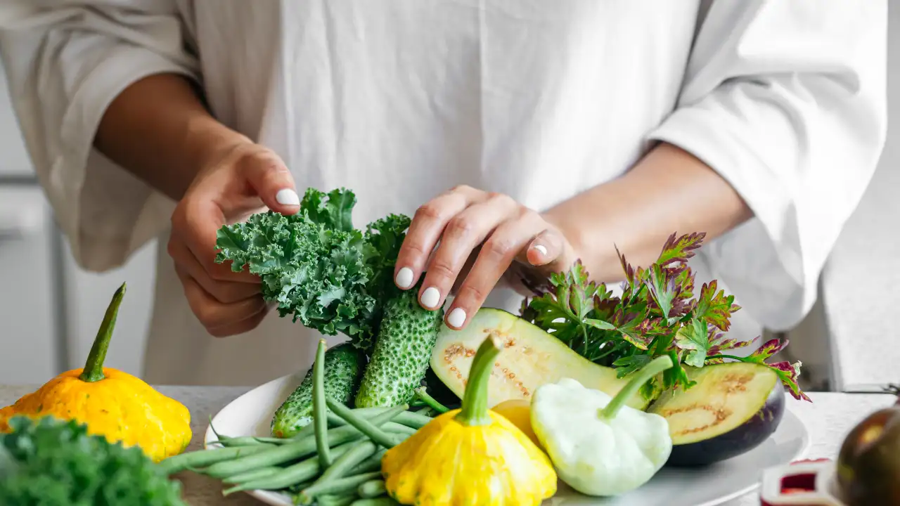 Овощи и зелень.