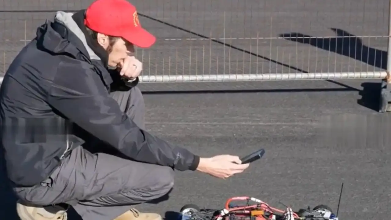 Стивен Уоллес.