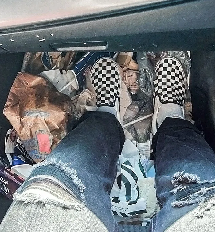 «Я была на свидании с парнем, и он решил подвезти меня домой. Думаю, его квартира выглядит подобным образом».