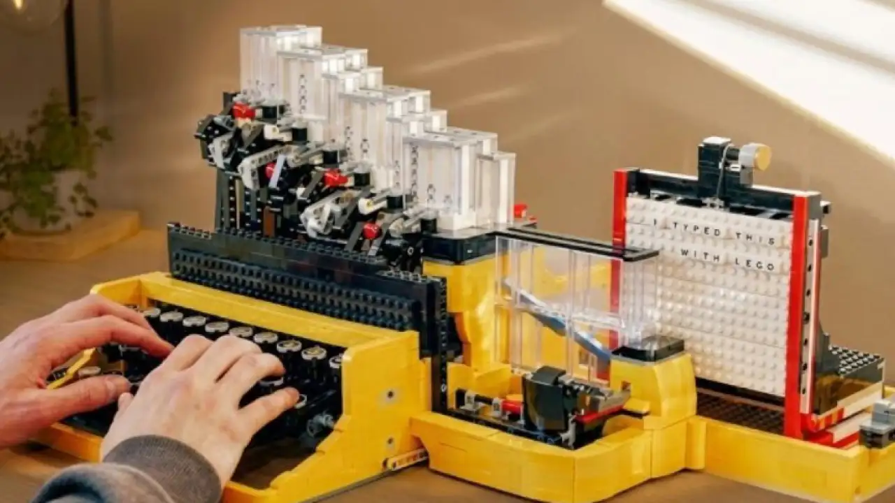 Печатная машинка из LEGO.