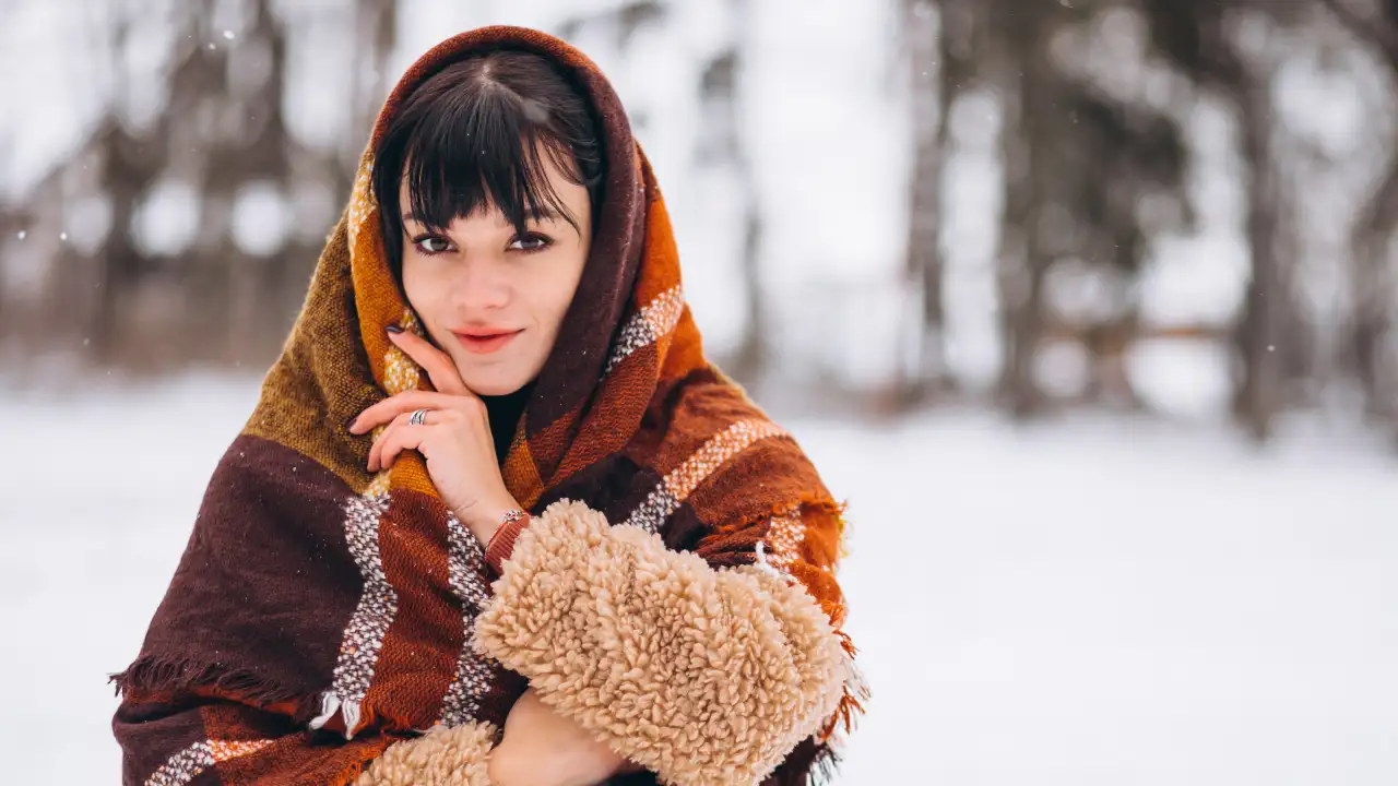 Девушка в платке