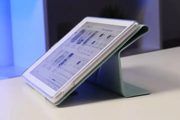 Likebook Meebook M8. 