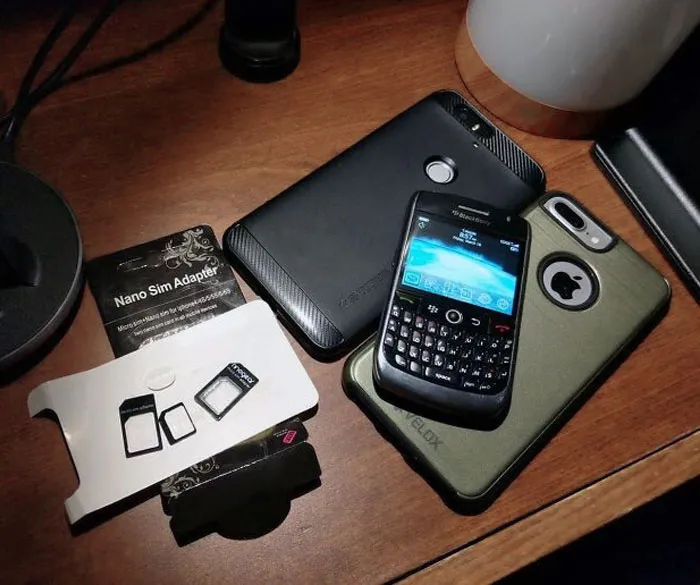 «Когда у моих детей-подростков возникают проблемы с учебой, я вынимаю их SIM-карты из дорогих телефонов и вставляю в Blackberry 2000-х годов. Они могут пользоваться телефонами, но без игр и социальных сетей».