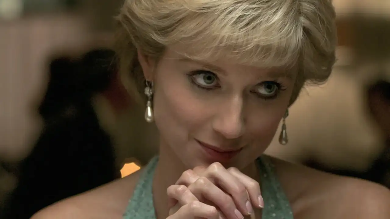 Элизабет Дебики в сериале «Корона».