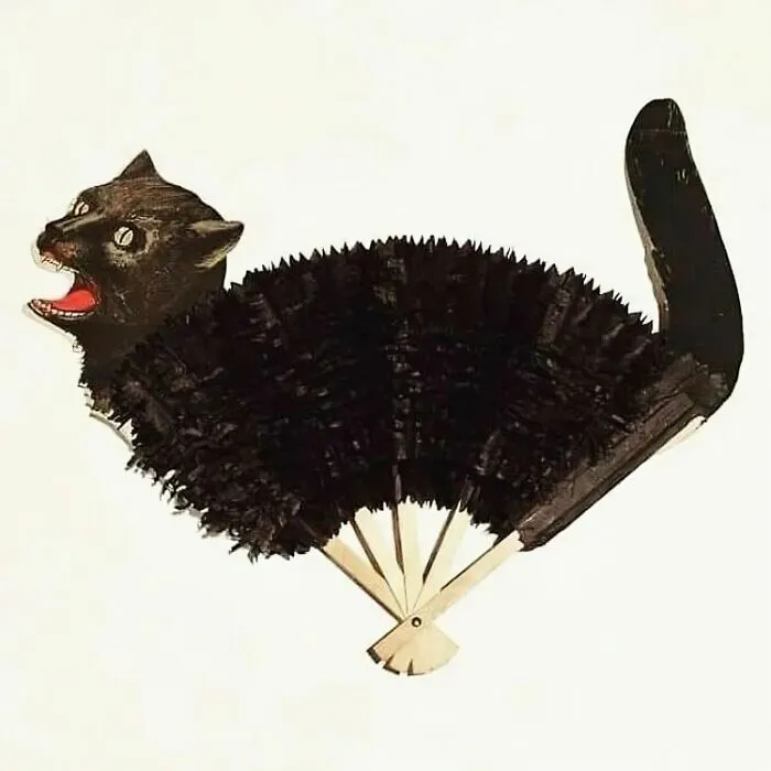 Бумажный веер «Черный кот», сделанный в Германии в 1920-е годы.