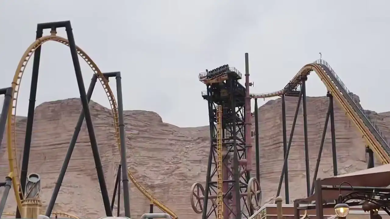 Парк аттракционов в Саудовской Аравии.