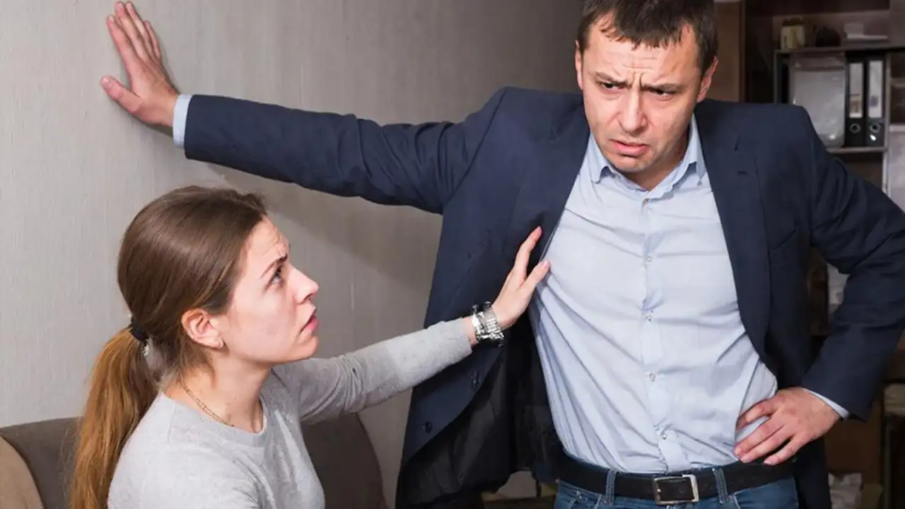 Спор между мужчиной и женщиной из-за жилья.