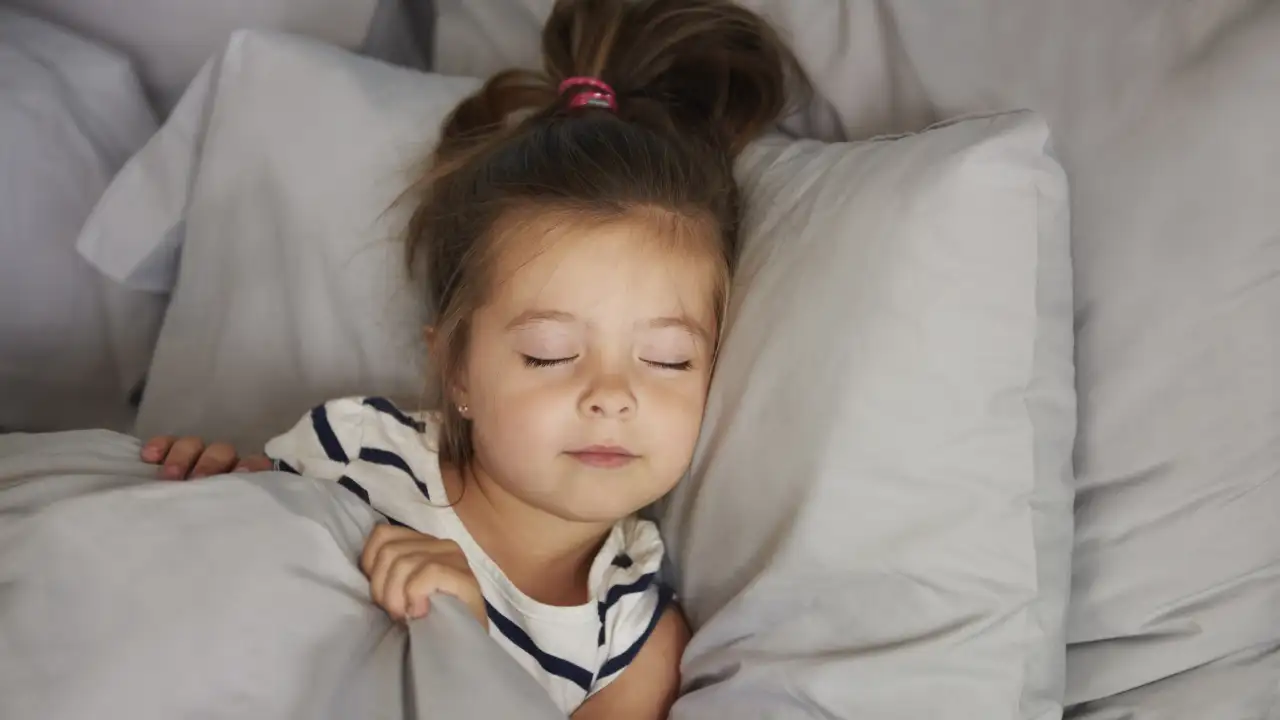 Ребенок спит.