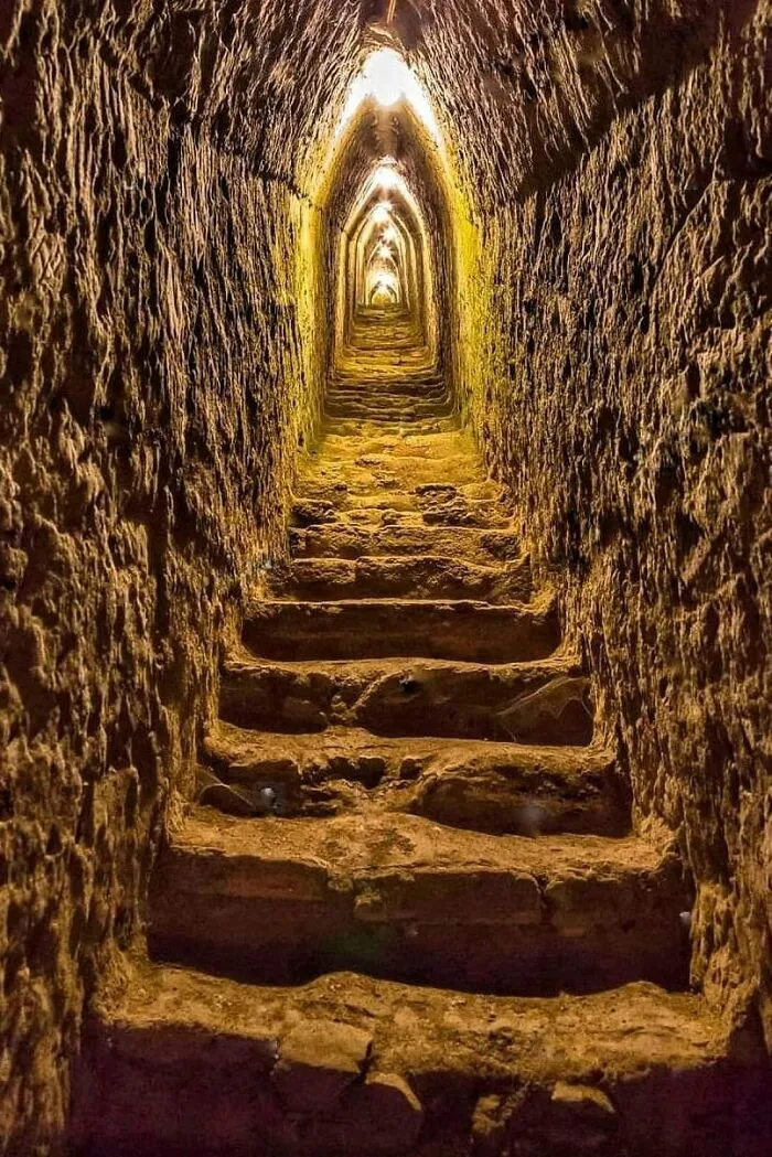 Древний туннель под Великой пирамидой Чолулы.