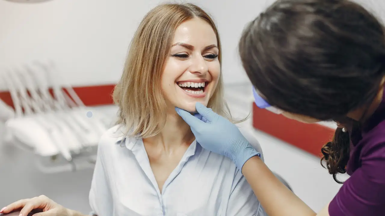 Осмотр у стоматолога.