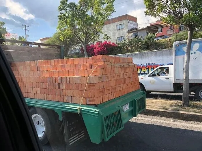 «Крепко привязывать груз? Не, не слышали».