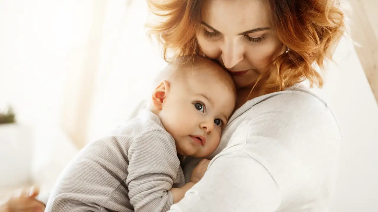 Женщина и ребёнок.