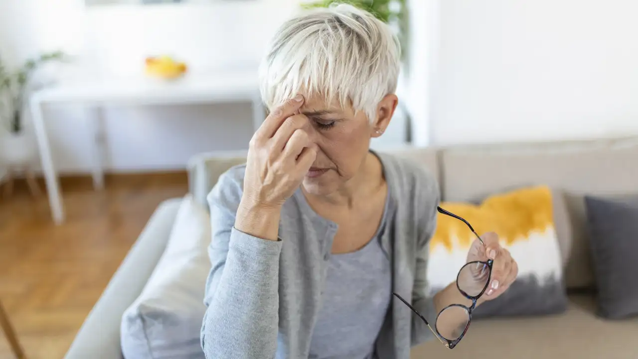 Пожилая женщина.