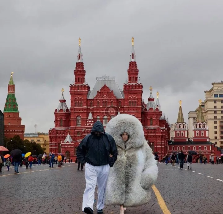 А потом пошли прогуляться по Красной площади.