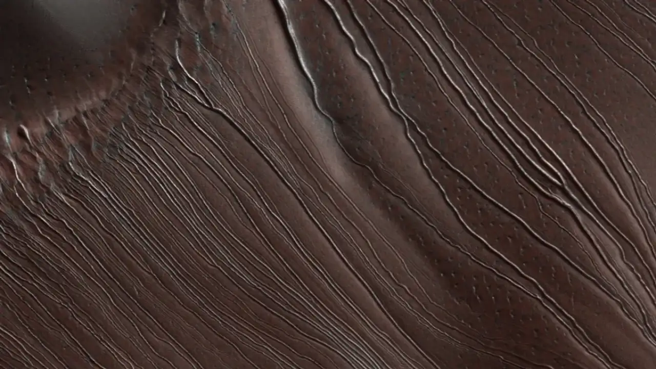 Марсианская дюна с оврагами.