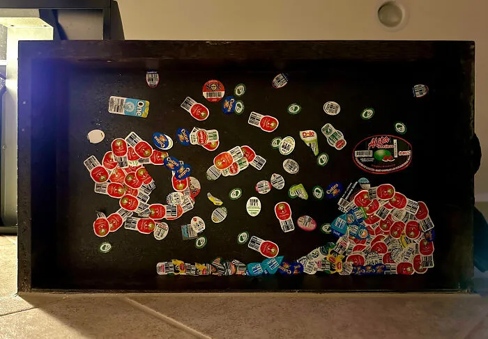 «Мои дети только что сказали мне, что уже шесть лет клеят наклейки с фруктов под кухонный шкаф».