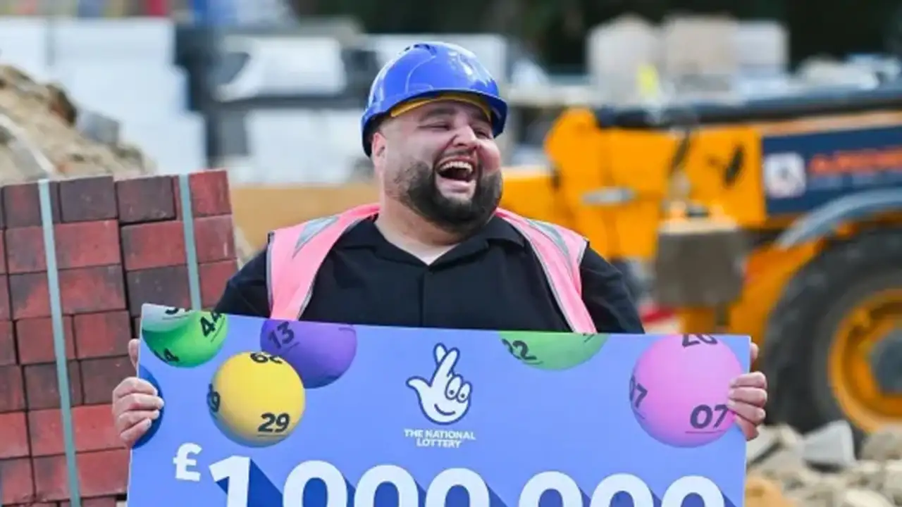 Адам Лопес с выигрышем.