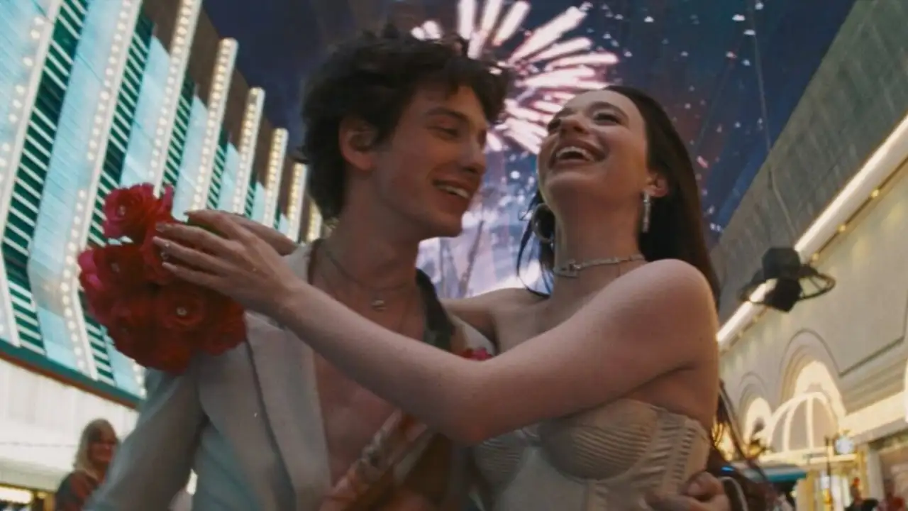 Кадр из фильма «Анора».