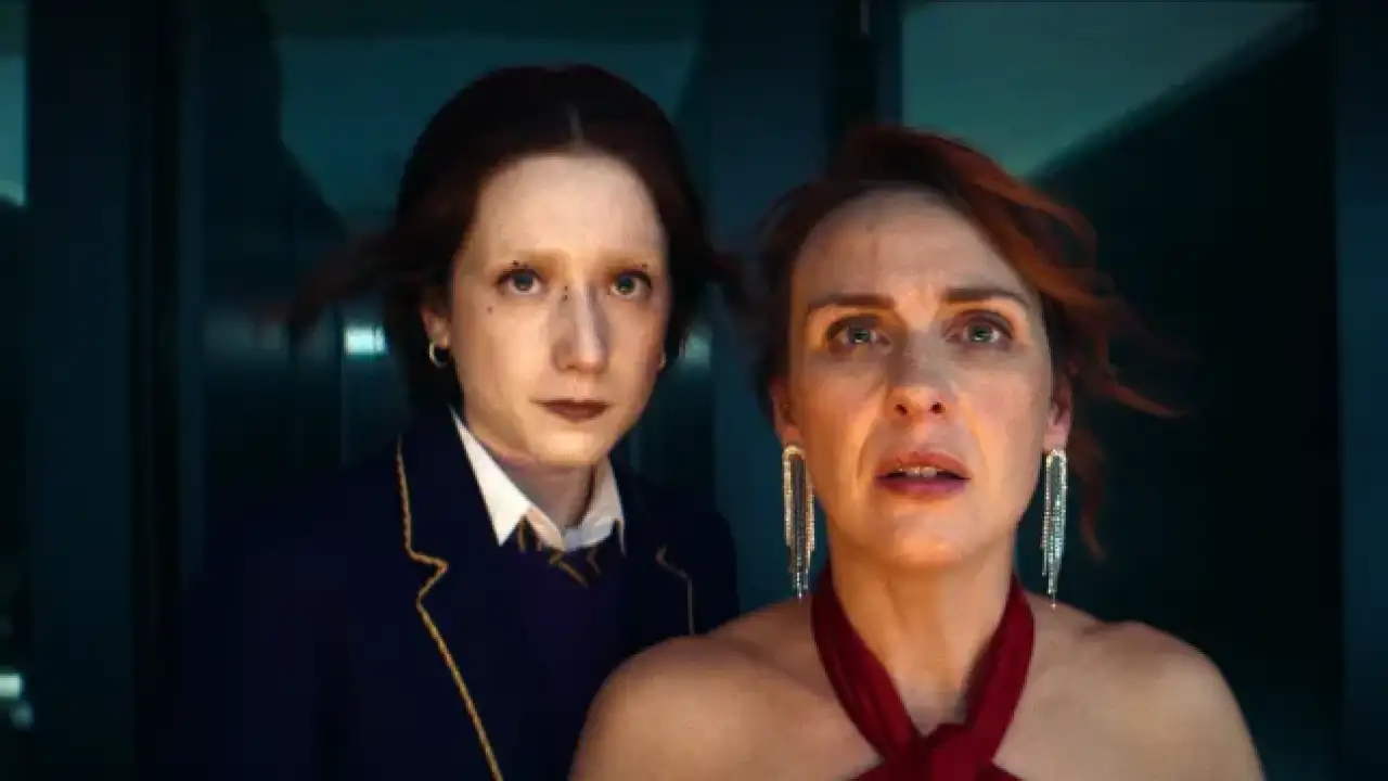 кадр из видео