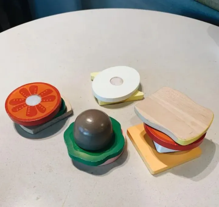 «Сегодня утром мой ребенок приготовил мне вот такой обед». «Сегодня утром мой ребенок приготовил мне вот такой обед».