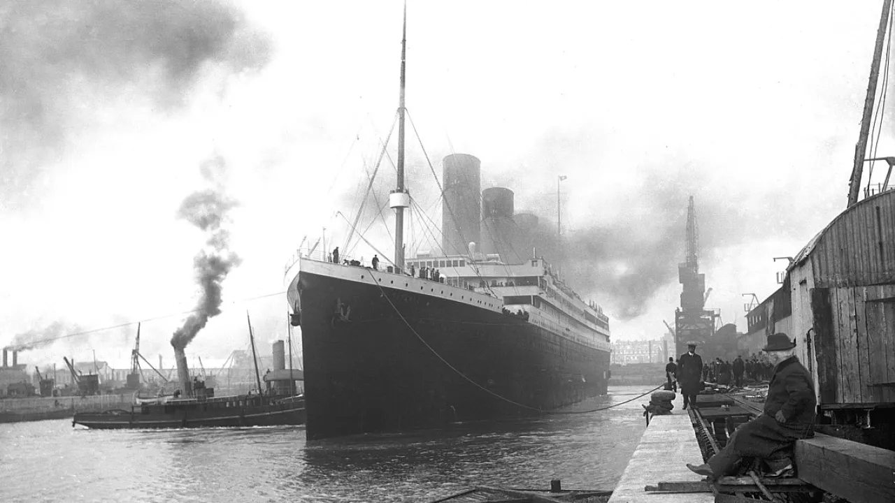 «Титаник» отчаливает из Саутгемптона.