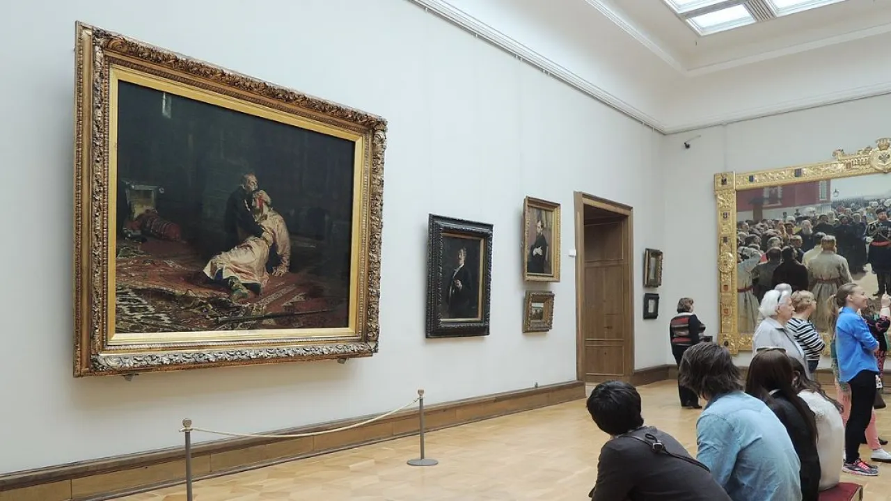 Демонстрация картины "Иван Грозный и сын его Иван 16 ноября 1581 года".