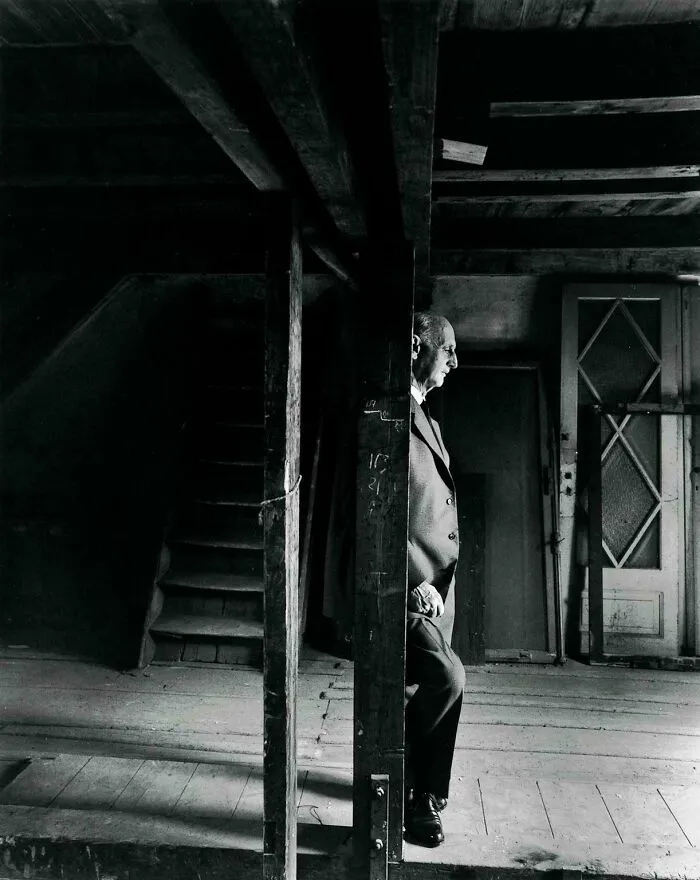3 мая 1960 года. Отто Франк стоит в пристройке, где он и его семья прятались во время Второй мировой войны.