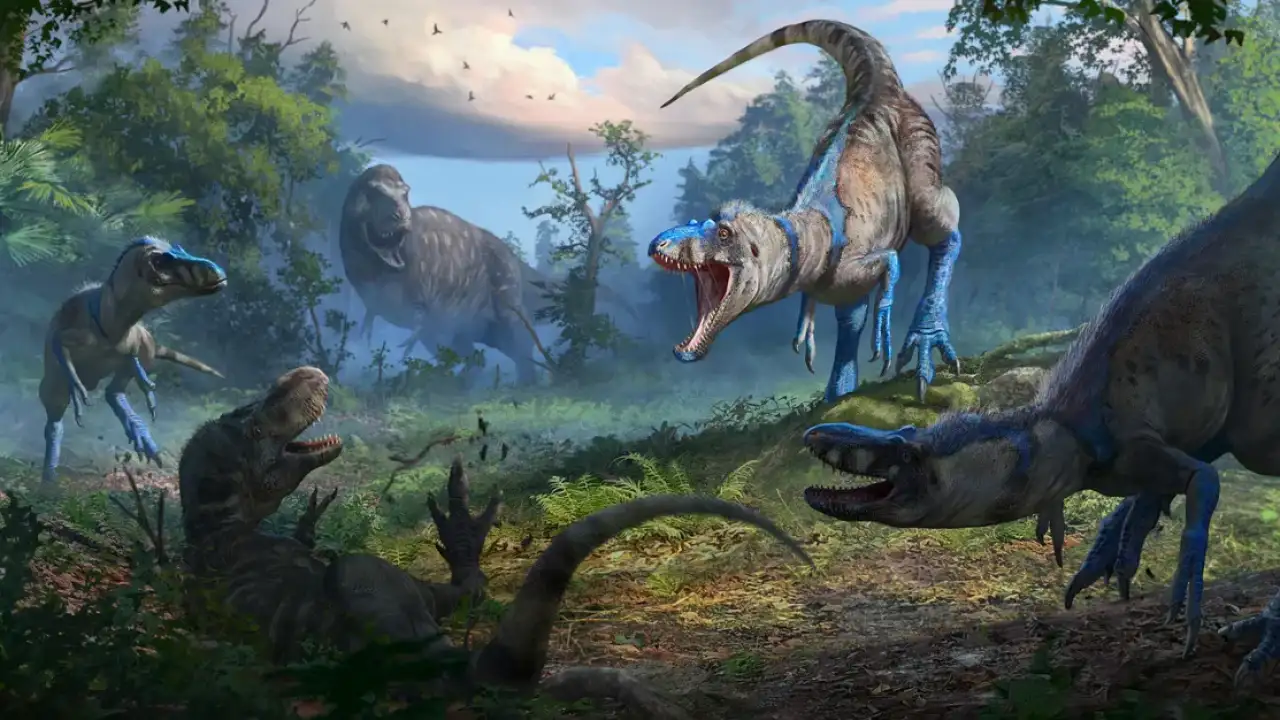 Художественное изображение стаи нанотираннусов, сражающихся с молодым тираннозавром рексом.