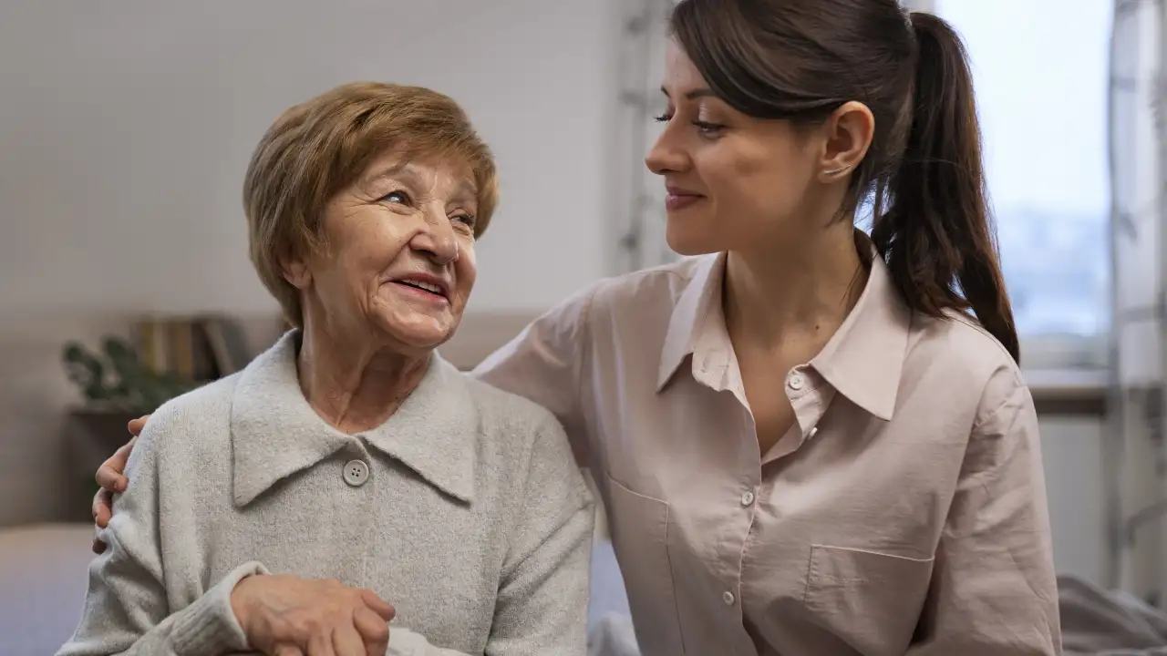 Больной человек и сиделка.