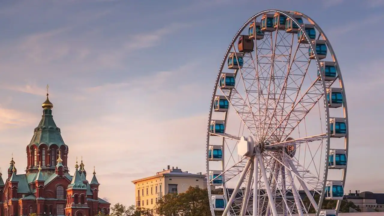 Сауна на колесе обозрения в Хельсинки.