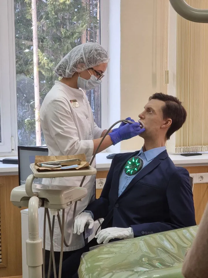 В текущий момент робота уже заказали московские стоматологические клиники.