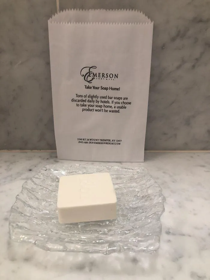 «Мой отель предлагает взять с собой домой хорошее мыло!»