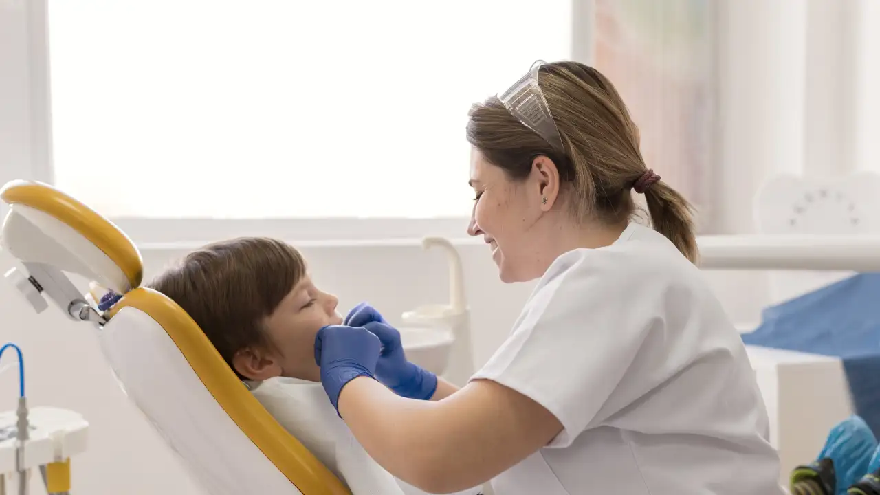Ребенок у стоматолога.