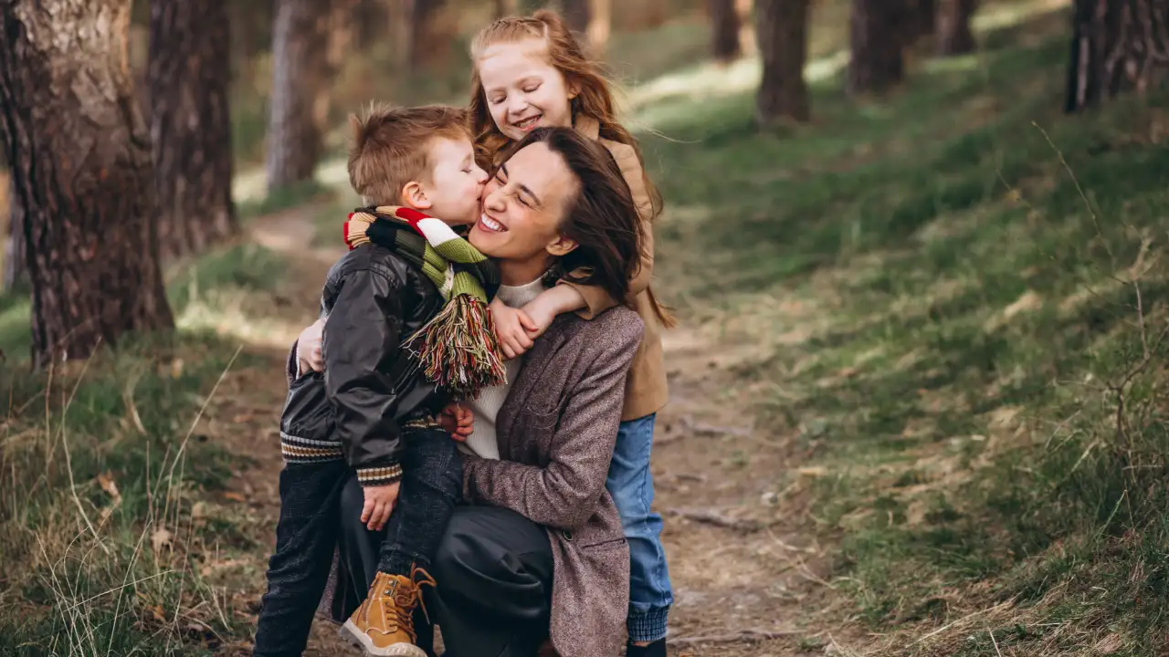 Мать и дети.