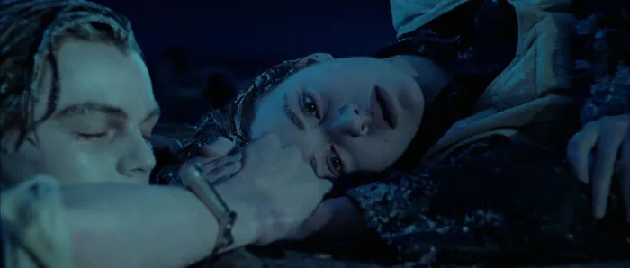 В «Титанике» Джек рассказал Розе историю о том, как провалился под лед в озере Висота в Висконсине. Титаник затонул в 1912 году, а озеро Висота образовалось только в 1917 году.