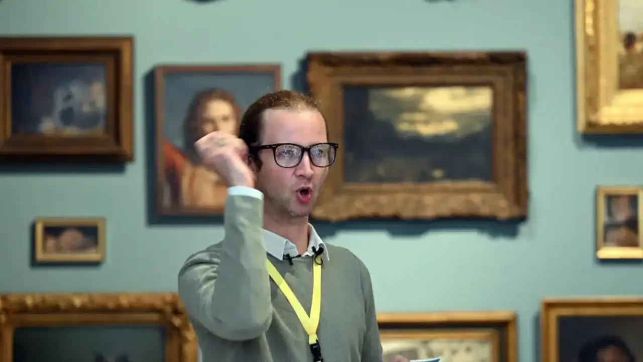 Гид по имени Карстен, чья главная фишка — тотальное хамство.