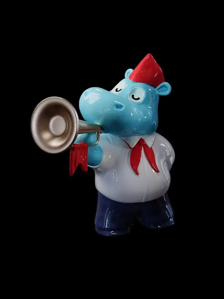 Бегемотик в виде пионера. Бегемотик в виде пионера.