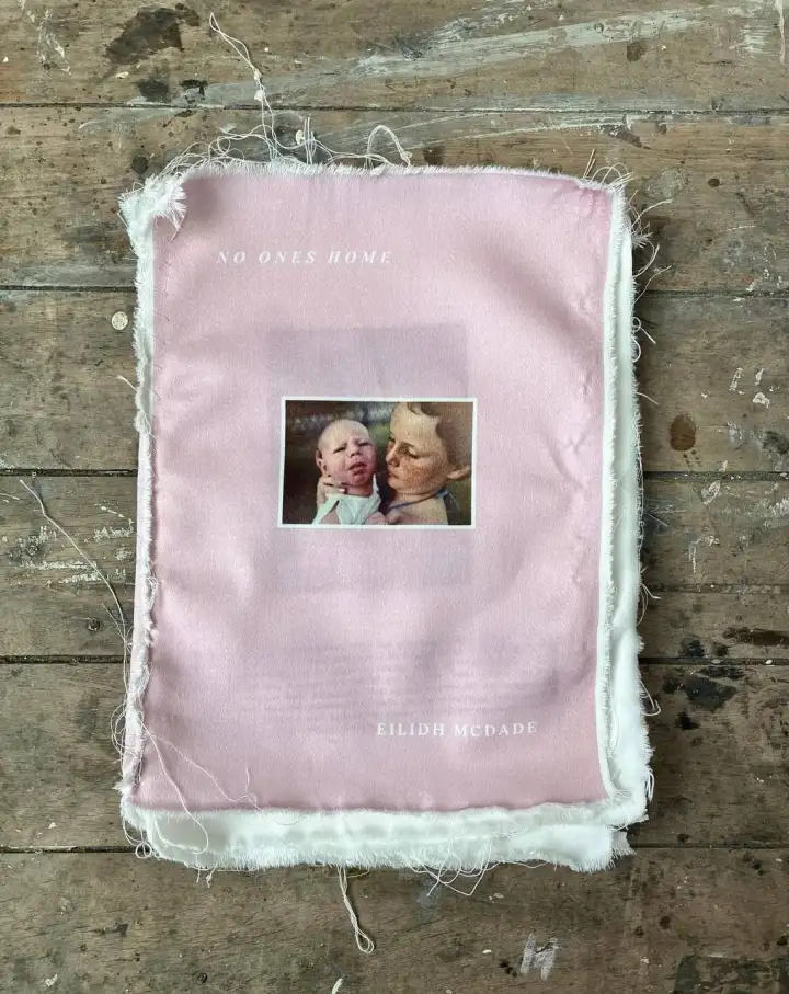 Шотландская писательница напечатала несколько стихов из своего сборника на ТКАНИ.