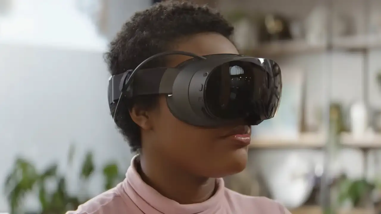 VR-гарнитура.